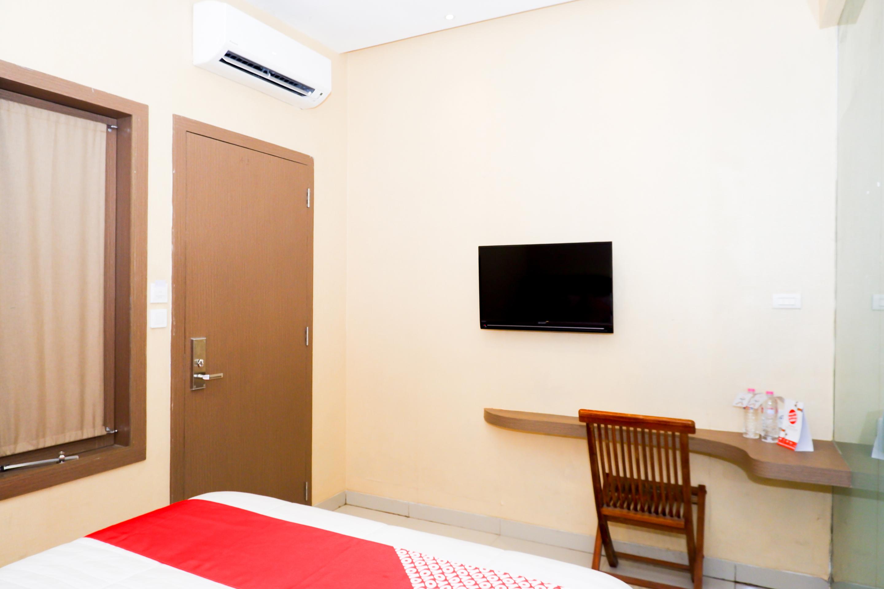 Oyo 379 Grand Mundu Hotel Semarang Buitenkant foto