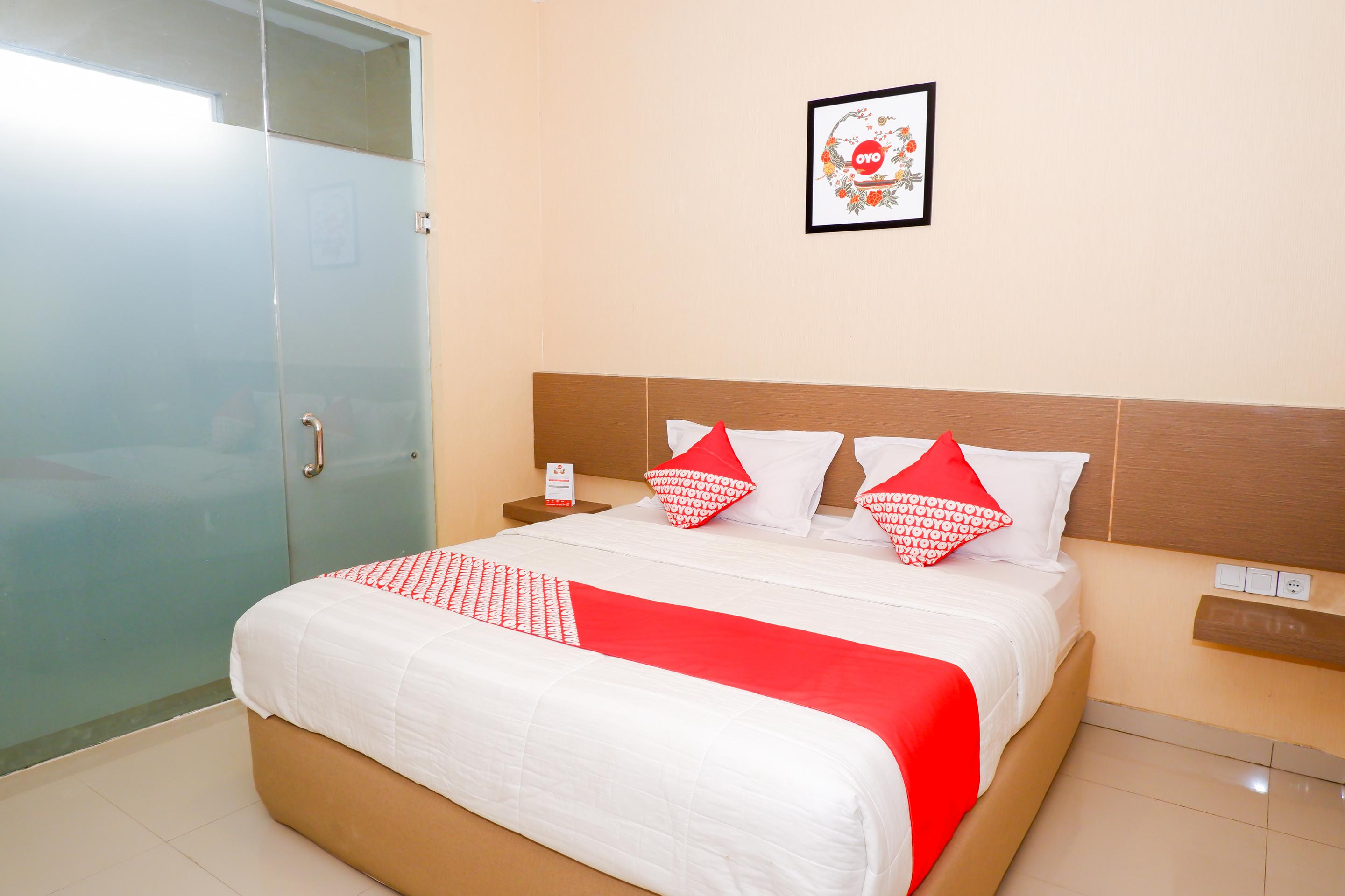 Oyo 379 Grand Mundu Hotel Semarang Buitenkant foto