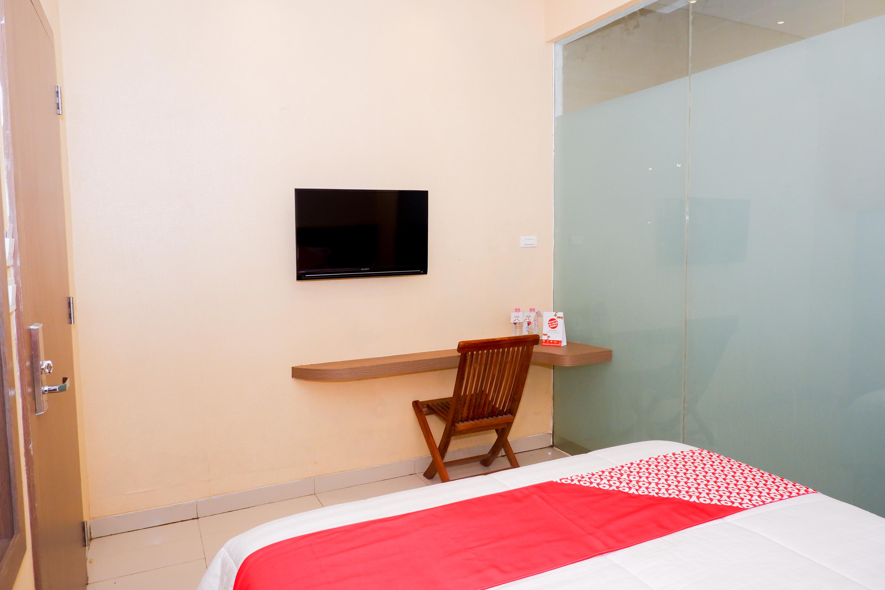 Oyo 379 Grand Mundu Hotel Semarang Buitenkant foto
