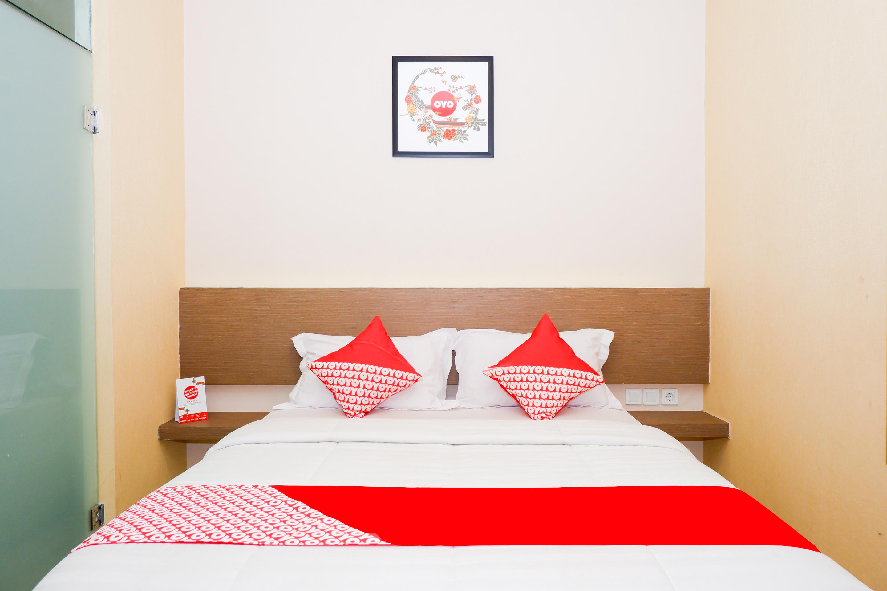 Oyo 379 Grand Mundu Hotel Semarang Buitenkant foto