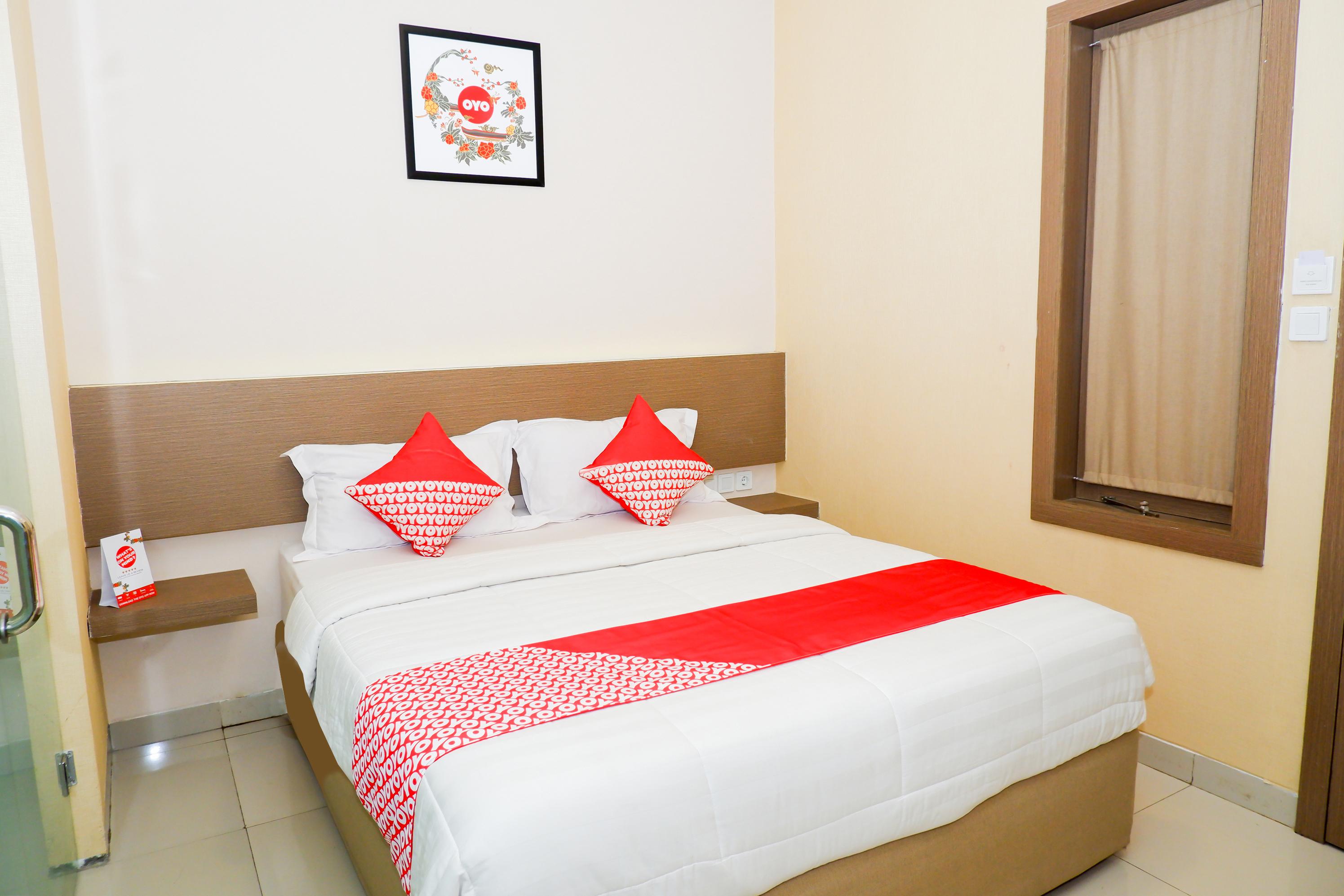 Oyo 379 Grand Mundu Hotel Semarang Buitenkant foto
