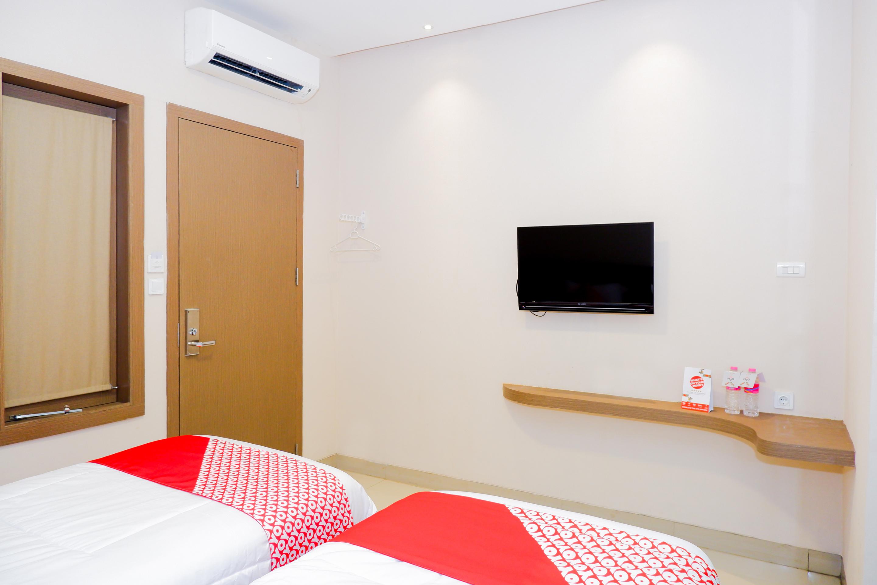 Oyo 379 Grand Mundu Hotel Semarang Buitenkant foto