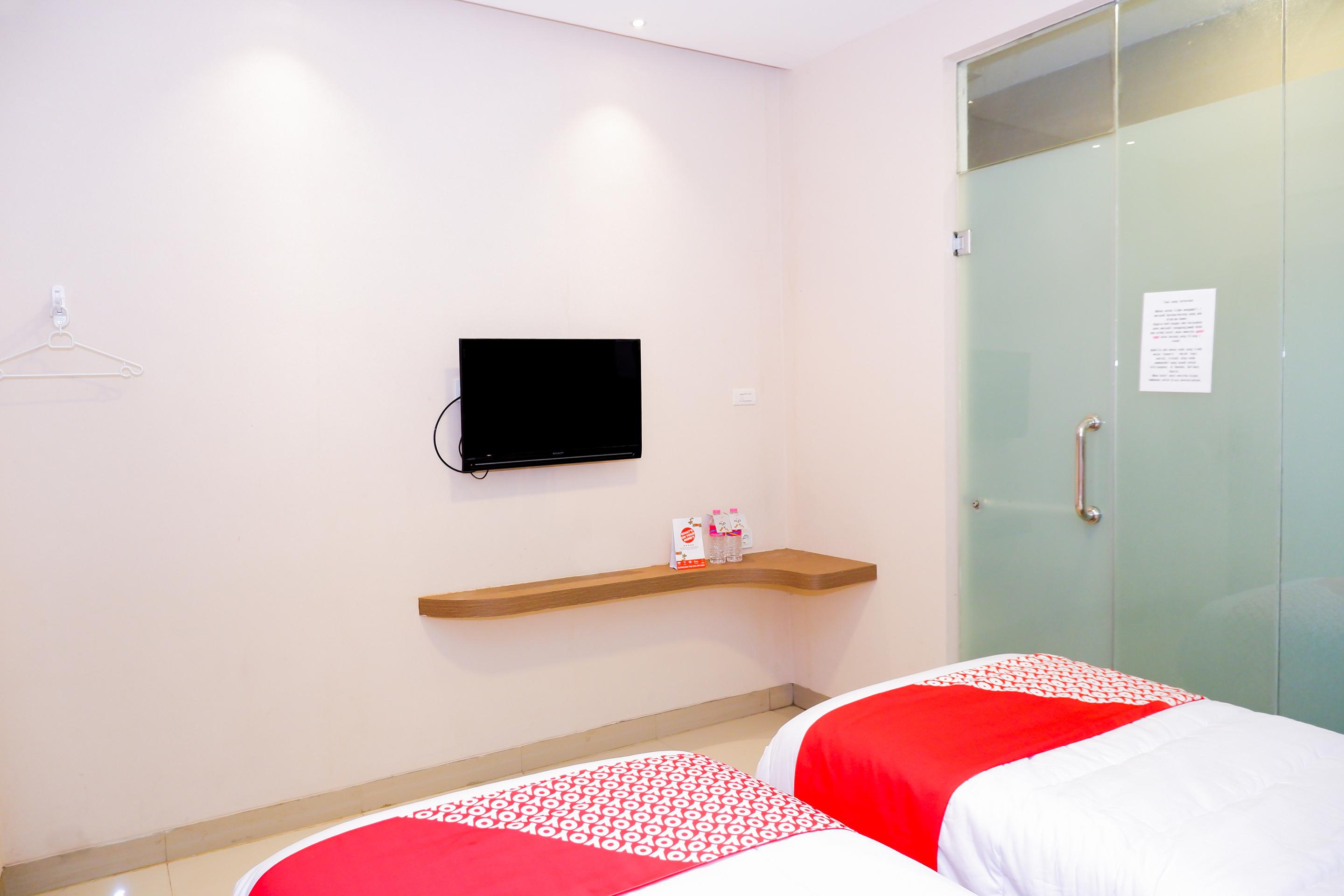 Oyo 379 Grand Mundu Hotel Semarang Buitenkant foto